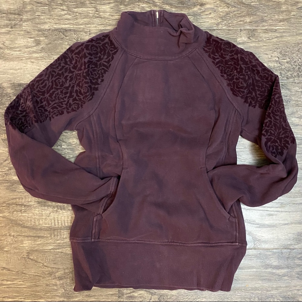 LULULEMON Pullover Sweat Shirt